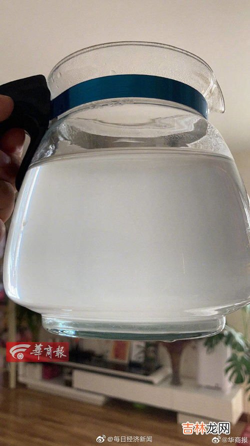 自来水发白什么原因,自来水怎么是乳白色的？