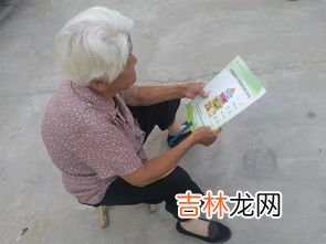 怎样给老人搭配营养,老人的饮食一定要注意营养均衡，老人每天的食物怎么搭配着吃呢？