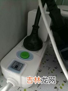 充电器常插在插座上会危险吗,充电器总是插在插座上，这些危害你可知？不要因小失大