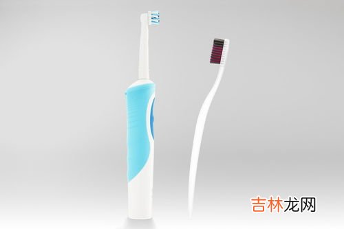 电动牙刷比普通牙刷好在哪里？到底实用吗,电动牙刷和普通牙刷区别和优缺点？