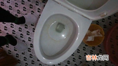 马桶堵了但还缓慢下水怎么办,马桶堵了但还缓慢下水