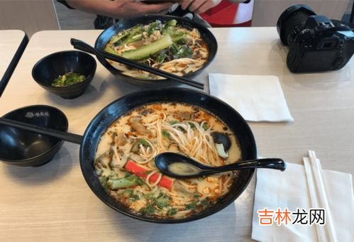 杨国福和张亮麻辣烫有什么关系,网友吐槽张亮麻辣烫,张亮让他去吃杨国福,这是怎么回事呢?