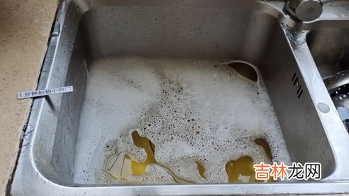 盐酸通下水道会烧烂管道吗,盐酸可以分解下水管道里面的水泥吗？从而达到疏通的效果！会不会对PVC管道或者是铁质的管道腐蚀？