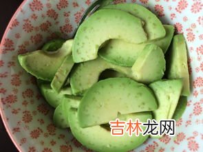 牛油果肉有黑点能吃吗,牛油果里面发黑能吃吗?