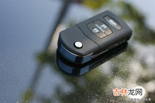 带钥匙的白酒盖怎么打开,老村长白酒的瓶盖怎么打开