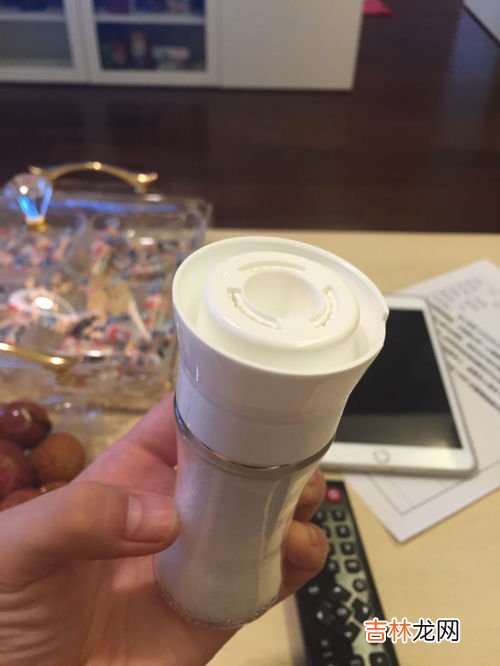 带钥匙的白酒盖怎么打开,老村长白酒的瓶盖怎么打开