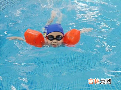 大冬天可以去游泳吗,冬天去游泳馆游泳会不会冷?