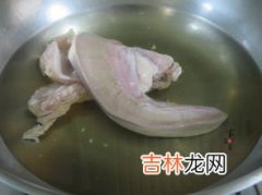 猪舌头买回来怎么处理,猪舌的处理方法和食用方法