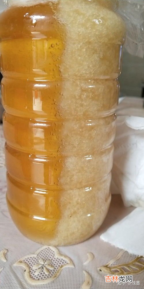 蜂蜜放久了有酸味是怎么回事,结晶的蜂蜜闻起来发酸?