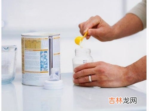 奶粉先放水还是先放奶粉,泡奶粉是先加水还是先加奶粉?