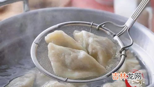 煮冷冻水饺要先解冻吗,放在速冻室的饺子,煮的时候需要事先解冻吗?