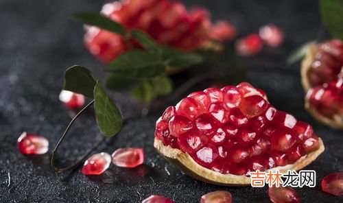 虾跟石榴能一起吃吗,虾跟石榴能一起吃吗