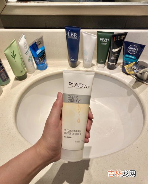 男士洗面奶怎么用效果好,男士洗面奶怎么用?男生用洗面奶的正确方法是什么?