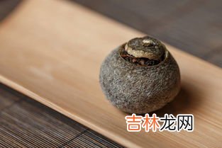 香肠上的白霜是发霉吗,香肠上面为什么有白霜一样的东西