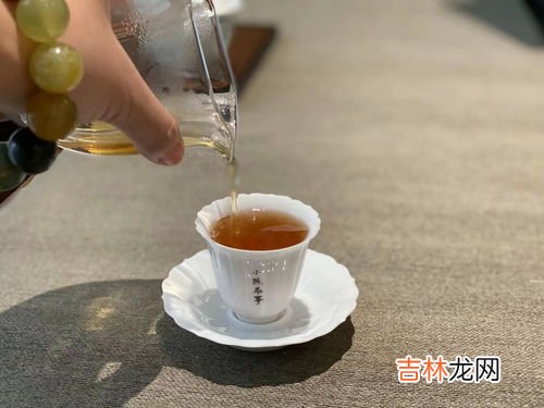 红茶隔夜还能喝吗,请问一下红茶泡茶叶过夜还可以喝吗