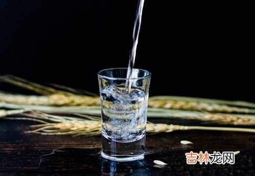 白酒点不着火怎么回事,我想问问为什么我常喝的六十七度老白干点火点不着？