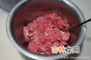 炸马蹄肉丸子如何做,马蹄肉丸子怎么做好吃窍门