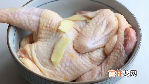 猪皮一煮变黑了正常吗,为什么猪皮煮熟了之后是黑色的?是肉坏了吗 求解!急 !!