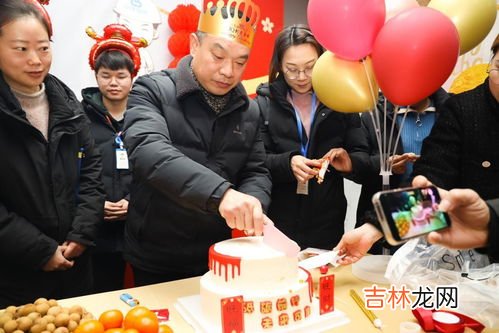 新岁可以比喻生日吗为什么,岁岁年年花相似可以形容生日吗?