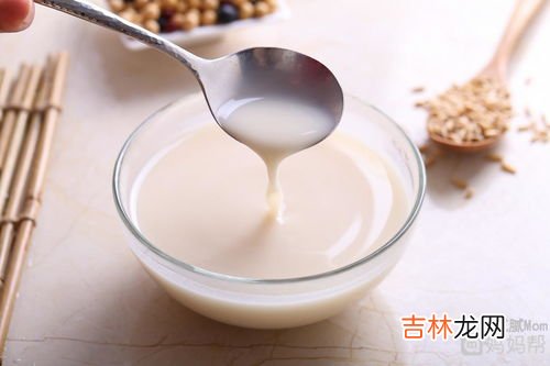 怎么哄孩子吃米糊,宝宝吃米糊用舌头顶出来