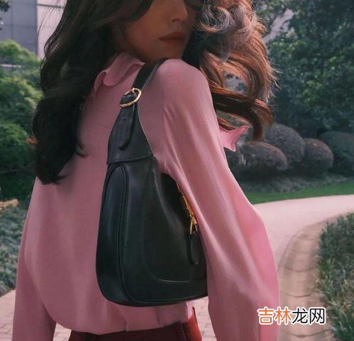 跨年不要穿内衣什么梗,女生说内衣穿不了什么意思