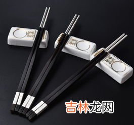 新筷子第一次用要怎么处理,新买的竹筷子怎么处理 如何处理新买的筷子