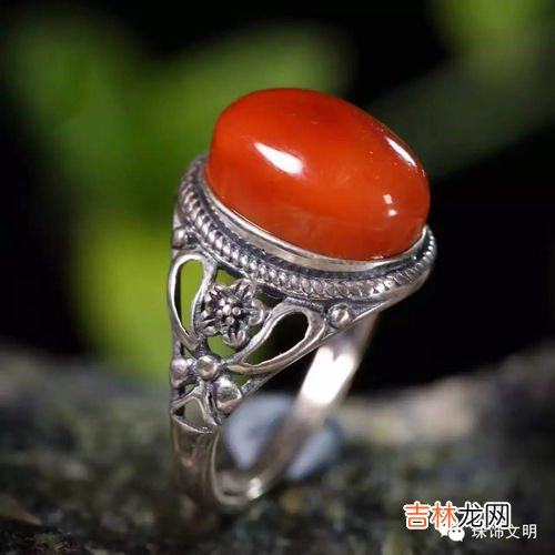 小拇指戴戒指是什么意思,小指戴戒指是什么意思