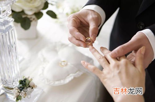 古铜婚指的是多少年,金婚银婚铜婚各是多少年？