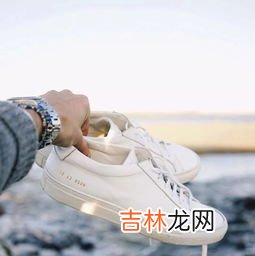 皮鞋子冒白碱怎么处理,骆驼鞋泛白碱如何处理 鞋泛白碱怎么办