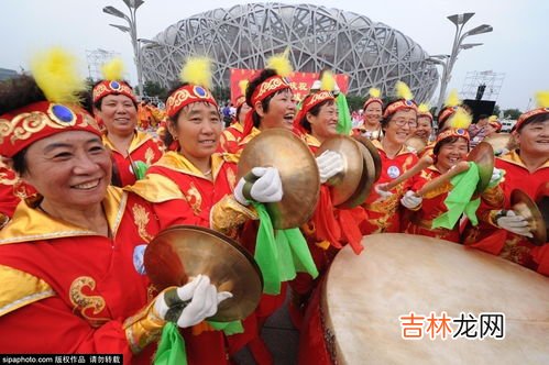 舞龙前面那个球叫什么名字,为什么舞龙的时候，龙头前面有舞球的，那个球叫什么，