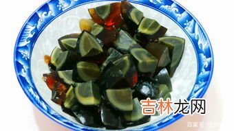 皮蛋切法小妙招,切皮蛋总是粘刀?不要直接下刀切,大厨教你2招,切出来光滑完整