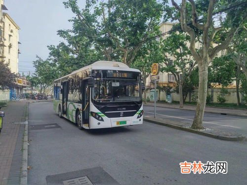 公交车上面的两根线是干什么用的,北京公共车上两天线是干什么用的？