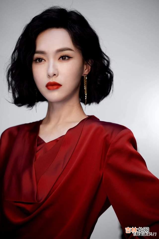 唐嫣 唐嫣cos狂飙大嫂被嘲！穿红衬衣女人味十足，但气场却被高叶比下去