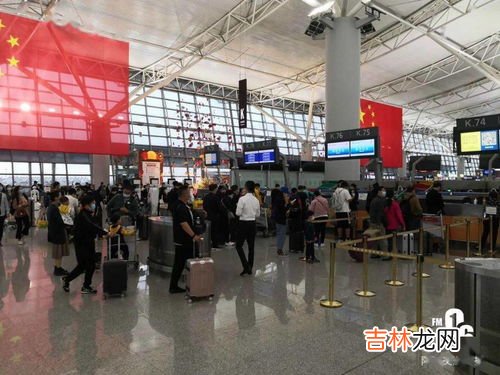 提前一个半小时到机场来得及吗,坐飞机提前一个小时到机场可以吗?