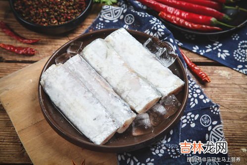 咸鸡发霉了还能吃吗,腊肠发霉了,还能吃吗?