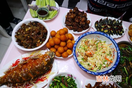 年夜饭的风俗和由来,年夜饭的由来简短20字是什么?