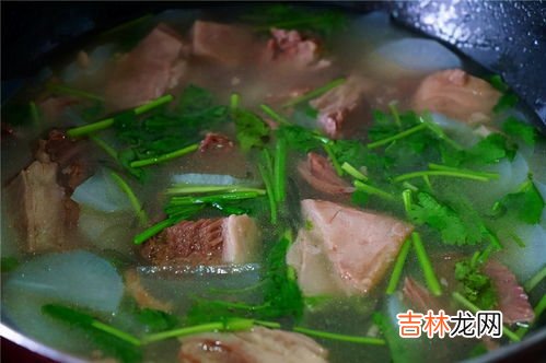 羊汤泡饭如何做,新疆的羊肉汤饭怎么做?