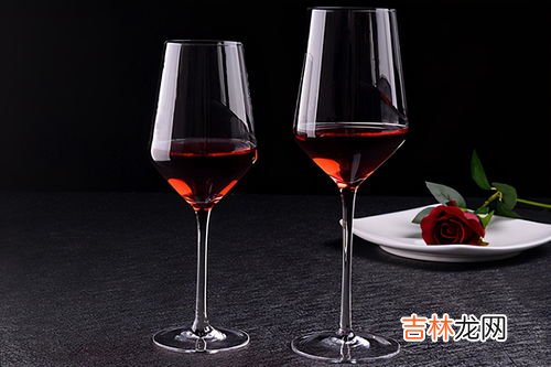 一般喝葡萄酒前摇晃酒杯是为了,喝红酒为什么要晃一晃