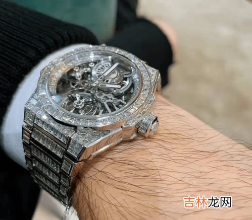 右手戴手表的人的性格特点有哪些,喜欢戴手表的人通常是什么性格?