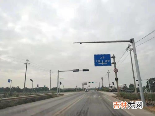 铁路的红绿灯代表什么,铁路上的红绿灯有什么用