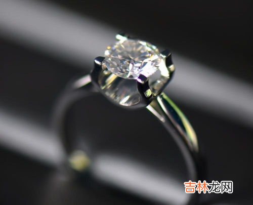 莫桑石和钻石的区别是什么,莫桑石和钻石的区别