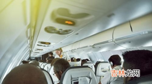 国内飞机需要提前多久到机场,坐飞机提前多久到机场?