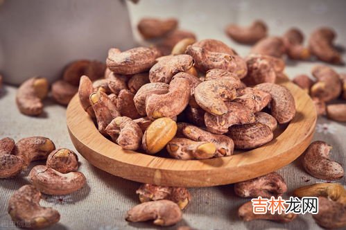 腰果长在树上还是长在地下,腰果长在哪里的呢?
