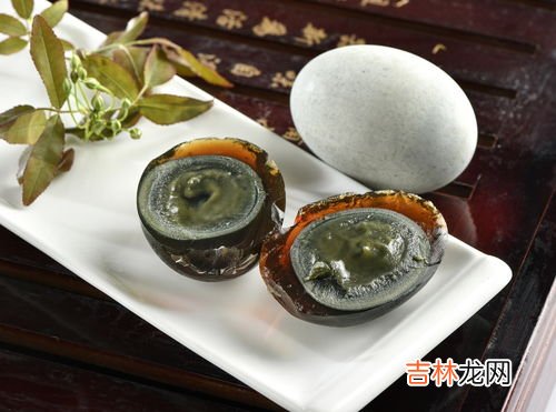 松花蛋的由来,皮蛋又名松花蛋，你知道松花蛋这个名字的由来吗？