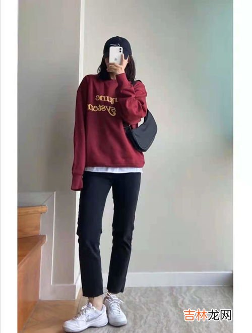 橘红色配什么颜色好看,橘红色衣服与什么颜色的裤子或裙子搭配最好看?你会选择橘红色的衣服吗?