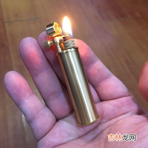 煤油导电吗,物理问题：煤油是导体吗？ 还有，碳棒是绝缘体吗？