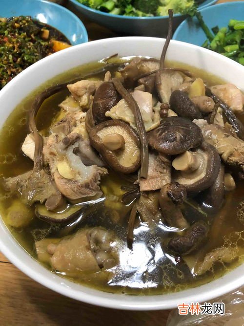 乌梅茶树菇炖鸡步骤,茶树菇炖鸡汤做法