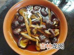 乌梅茶树菇炖鸡步骤,茶树菇炖鸡汤做法