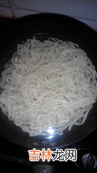 西红柿炸酱面的做法,西红柿炸酱面的做法