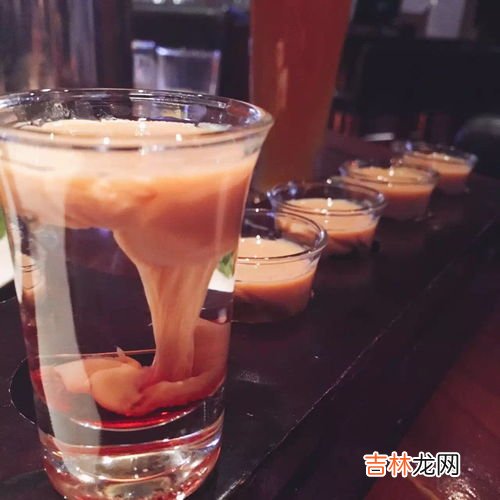 鸡尾酒是饮料还是酒,鸡尾酒是什么酒